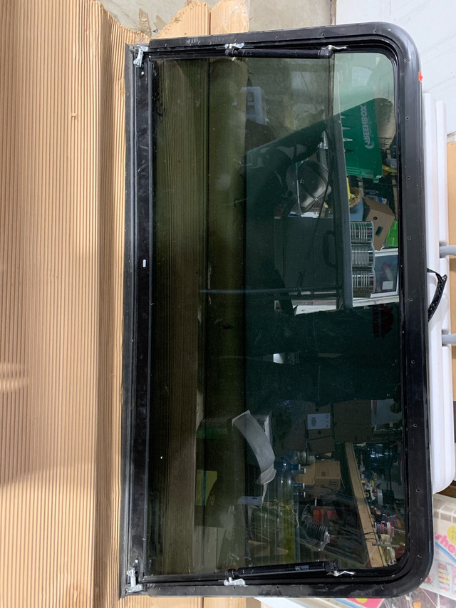 Raider Sierra canopy back window/door in RV & Camper Parts & Accessories in Edmonton - Image 2