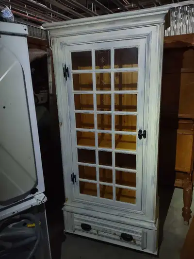 Armoire vitrée en bois massif, View more