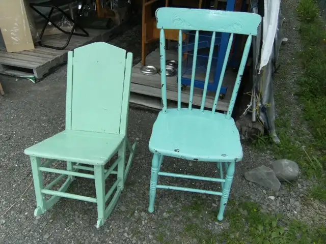 Belles chaises antiques in Arts & Collectibles in Edmundston - Image 2