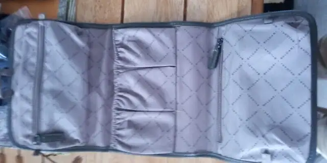 Emirat Business Class Toiletry Bags Signed by Bulgary in Other in Drummondville - Image 8