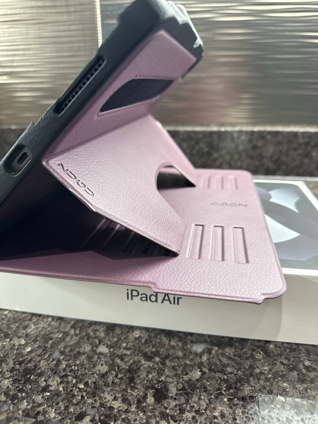 Apple iPad Air - 5th gen 256 gb in iPads & Tablets in Windsor Region - Image 2