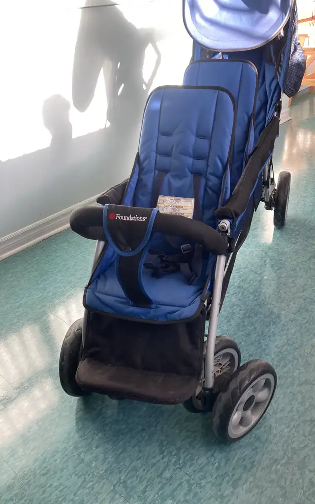 foundations 3 seat stroller  in Strollers, Carriers & Car Seats in Markham / York Region - Image 2