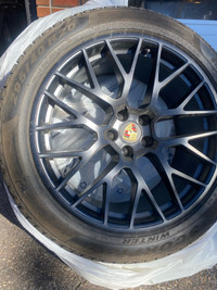 Porsche Macan winter tire package like NEW!