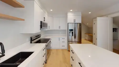 New high end 2 bedroom apartment for rent. This is an upper level apartment that features high end f...