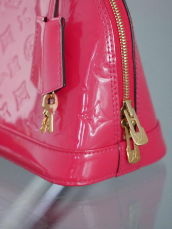 Louis Vuitton Authentic Vernis Alma Rose / Hot Pink $1500 in Women's - Bags & Wallets in Mississauga / Peel Region - Image 4
