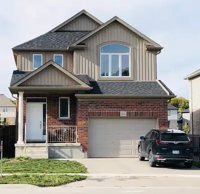 Beautiful Modern Family Home for Rent in Vista Hill