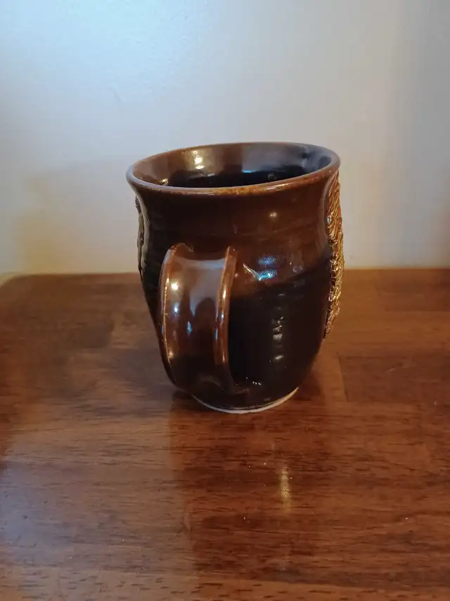 Leishman Art Pottery Face Mug Bearded Man Vintage 1981 Canadian in Arts & Collectibles in Kawartha Lakes - Image 4