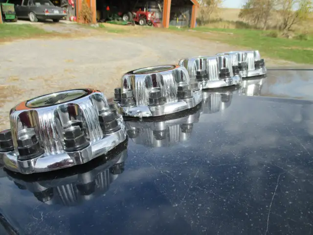 Chevy Silverado Hub Caps Year 2000 in Tires & Rims in Ottawa - Image 3