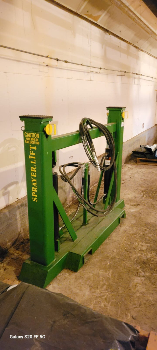 Sprayer lift  in Farming Equipment in Lloydminster