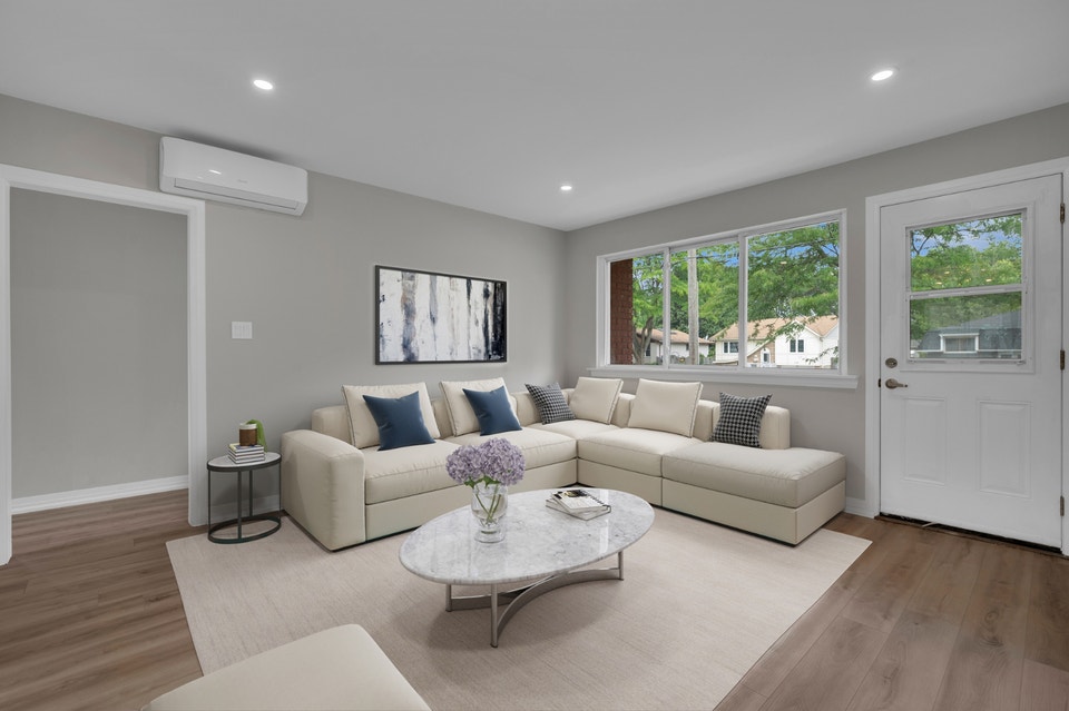 Private Laundry. Private AC. Balcony. Bright and spacious 2-bed 2
