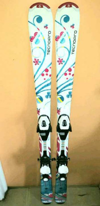 Skis junior tecnopro Sweety 130 cm Comme neuf. 85$