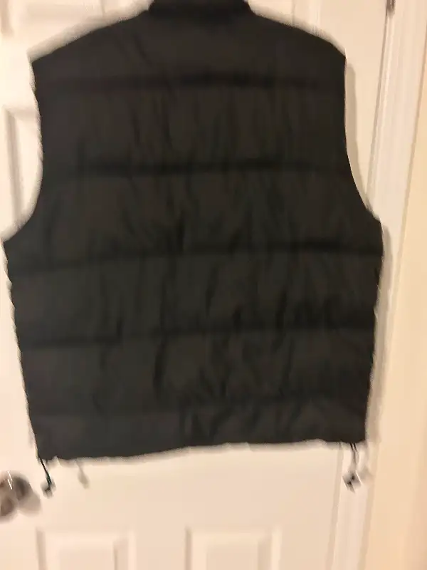 Black Puffer Vest from Old Navy in Men's in Brantford - Image 5