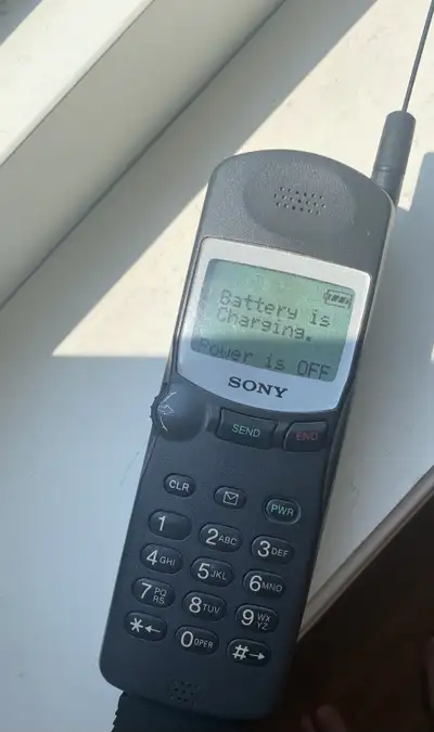 Vintage Sony CM-B3200 Black Digital Dual-Band PCS Cell Phone With Battery and Wall and Car Charger S...
