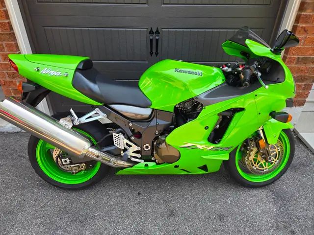 2003 Kawasaki Green  ZX12R  Ninja excellent condition in Road in Markham / York Region - Image 2