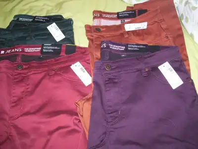 4 paires de Jeans  neuves, View more
