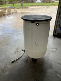40 Gallon plastic rain barrel
