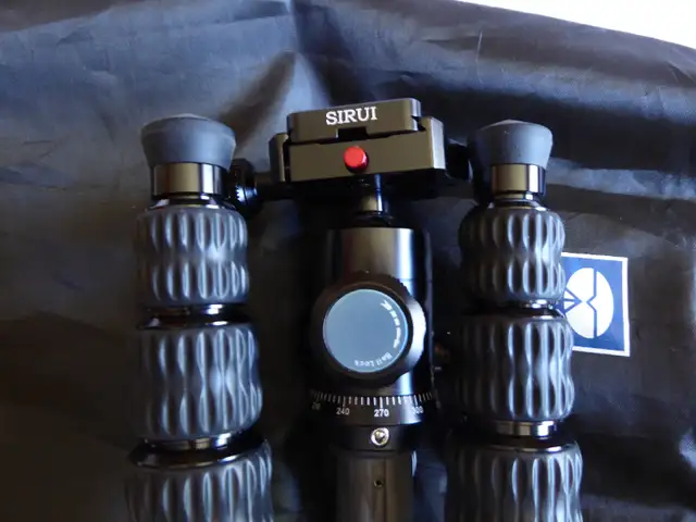 Sirui Camera Tripod in Cameras & Camcorders in Pembroke - Image 3