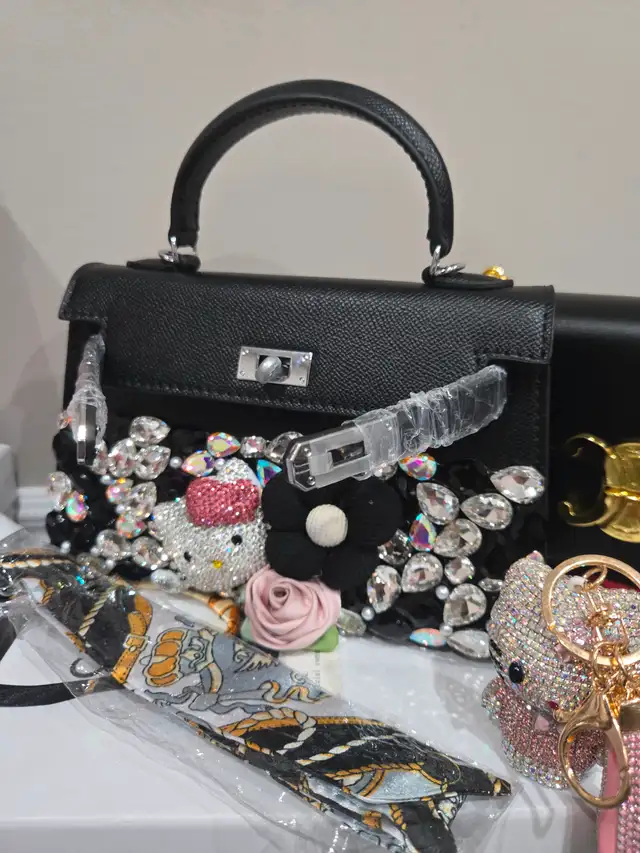 Embellished bags62863282240258121