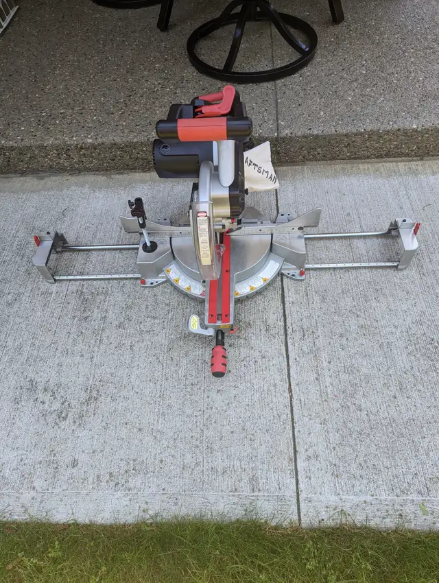 10 in. CRAFTSMAN SLIDING MITRE SAW with NEW STAND in Power Tools in London - Image 4