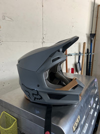 FOX V1 Medium moto helmet