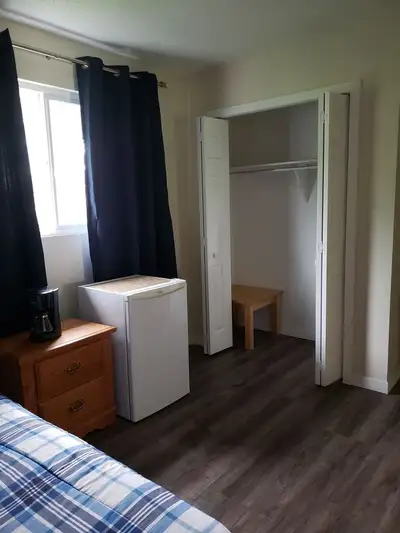 Upper Level Bedroom for Rent Temple Drive