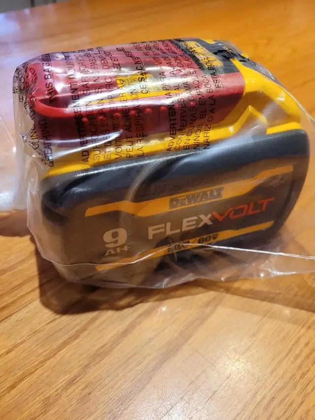 DeWalt FLEXVOLT 20V/60V 9.0 Ah Battery in Power Tools in Kawartha Lakes - Image 2