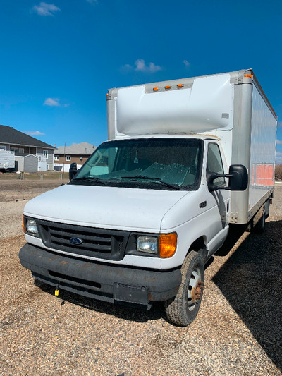 2005 Ford e350 cube truck