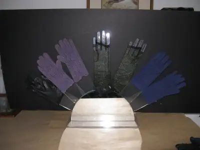 Display stand that can be used to show gloves, mitts, rings, jewelry for sale. Perfect for artisans...