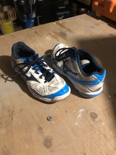 court shoes size W7, View more