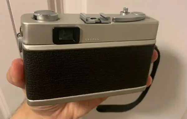 Konica C35 Rangefinde Film Camera HEXANON 38mm f/2.8 in Cameras & Camcorders in Burnaby/New Westminster - Image 5