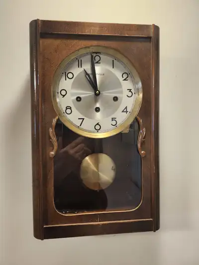 Horloge antique, View more