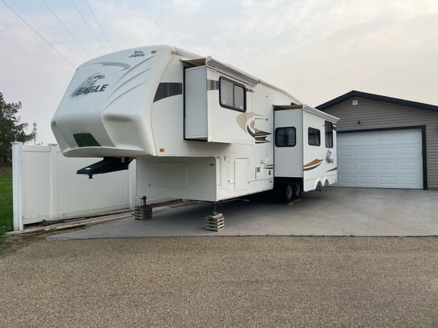 2010 Jayco 34.5  in Travel Trailers & Campers in Edmonton - Image 2