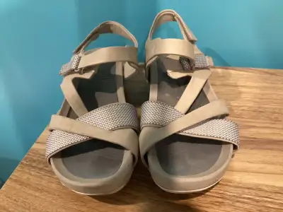 Sandale / Sandal (Baretraps 8M), View more