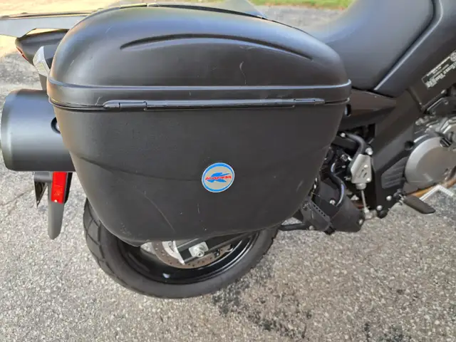 SUZUKI V-STROM 2010 ABS 1622km in Sport Touring in Mississauga / Peel Region - Image 11