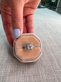 1 Carat Cushion Cut 18k White Gold Engagement Ring