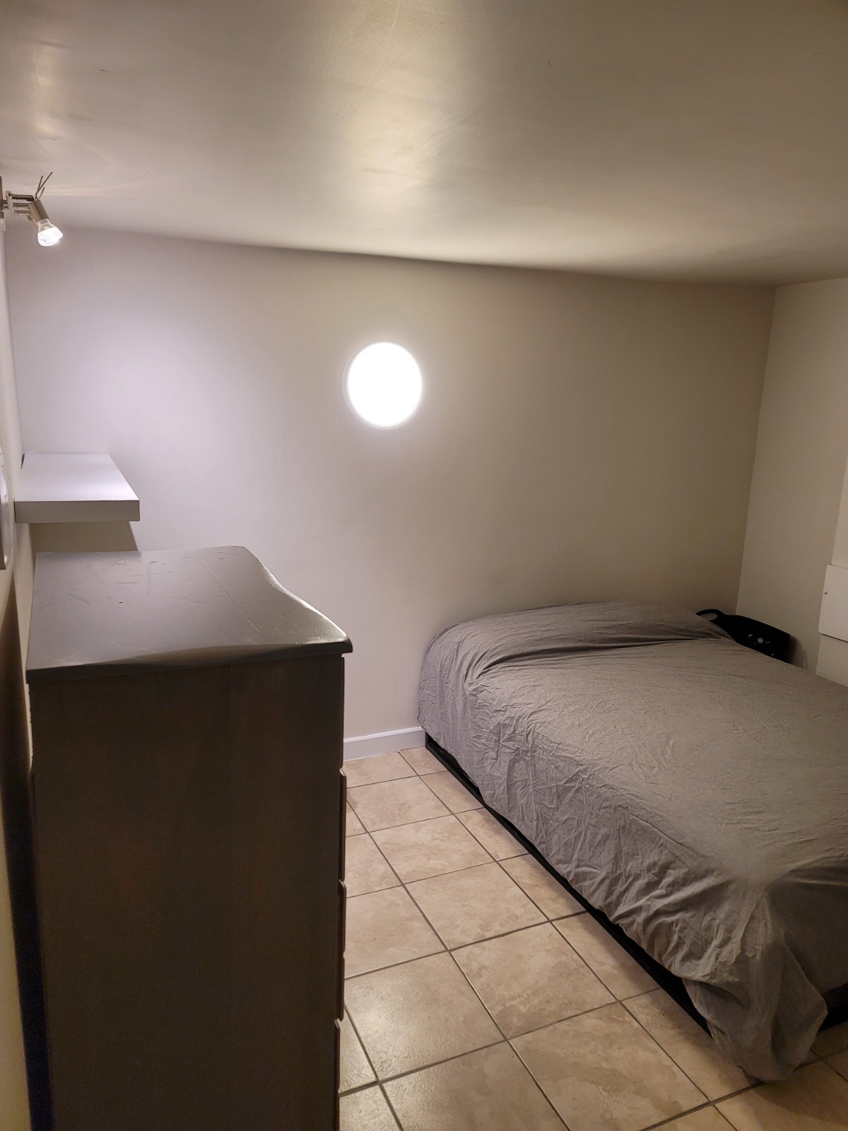 chambre à louer/ room rental — photo 1