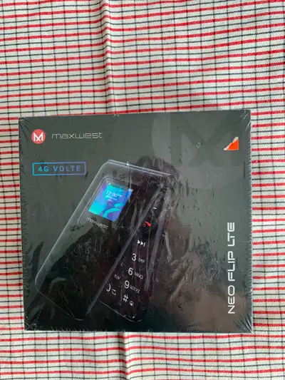 Maxwest Neo Flip Phone 4G LTE Volte GSM Unlocked Black Big Butt., View more