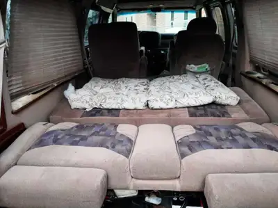 1997 GMC Camper Van - Power Bed - Air Compressor - TV 5.7L Motor Runs and drives great Come and take...