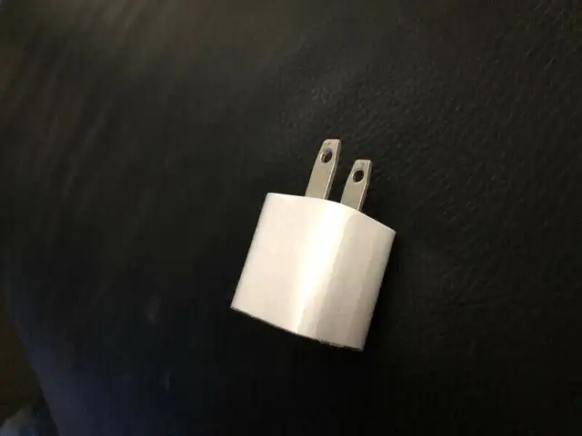 Genuine apple iPhone 5w Charging Adapter Brand New in Plastic in Cell Phone Accessories in Kingston - Image 2