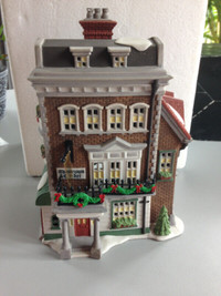 DEPARTMENT 56 - CROWN & CRICKET INN - FIRST EDITION IN LE INNS