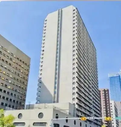 23rd floor elegant view of downtown Calgary Next to Bow Valley college and one block to C-train stat...
