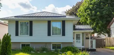 This Bungalow House is Conveniently Located Close To Schools, P/Transit, Shopping, Hwy, Marina, Down...