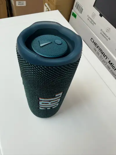 Speaker - JBL FLIP 6 Bluetooth Portable Waterproof Used, View more