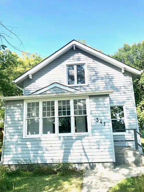CHARMING 2BR ONE & 3/4 STOREY HOME – Prime Jefferson Location Across From Schools & Park! Available...