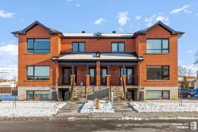 5½ au rez-de-jardin (demi sous-sol gauche) - 2 170$/mois avec deux stationnements DISPONIBLE : 1ER J...