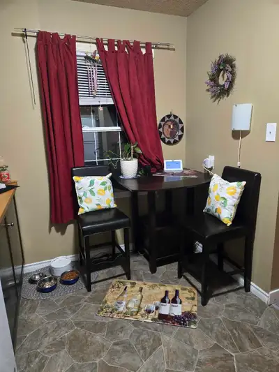 Kenaston and Grant Room for rent in a 2 bedroom condominium nice location access to bus and shopping...