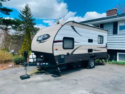 Excellent condition, very clean. Lightweight and easy to tow. 10-foot awning. Power tongue jack. Air...