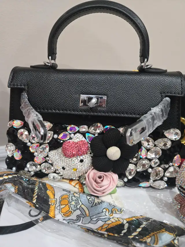 Embellished bags62863282240258122
