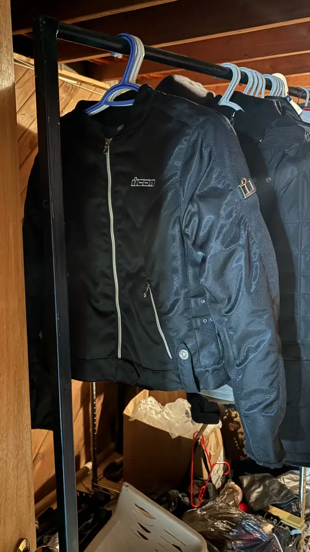 Ladies Icon Motorcycle Jacket Unused Mint Condition in Motorcycle Parts & Accessories in Edmonton - Image 6