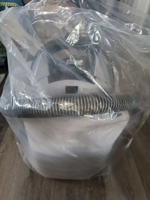 Miele Vacuum Deluxe  in Vacuums in Calgary - Image 8
